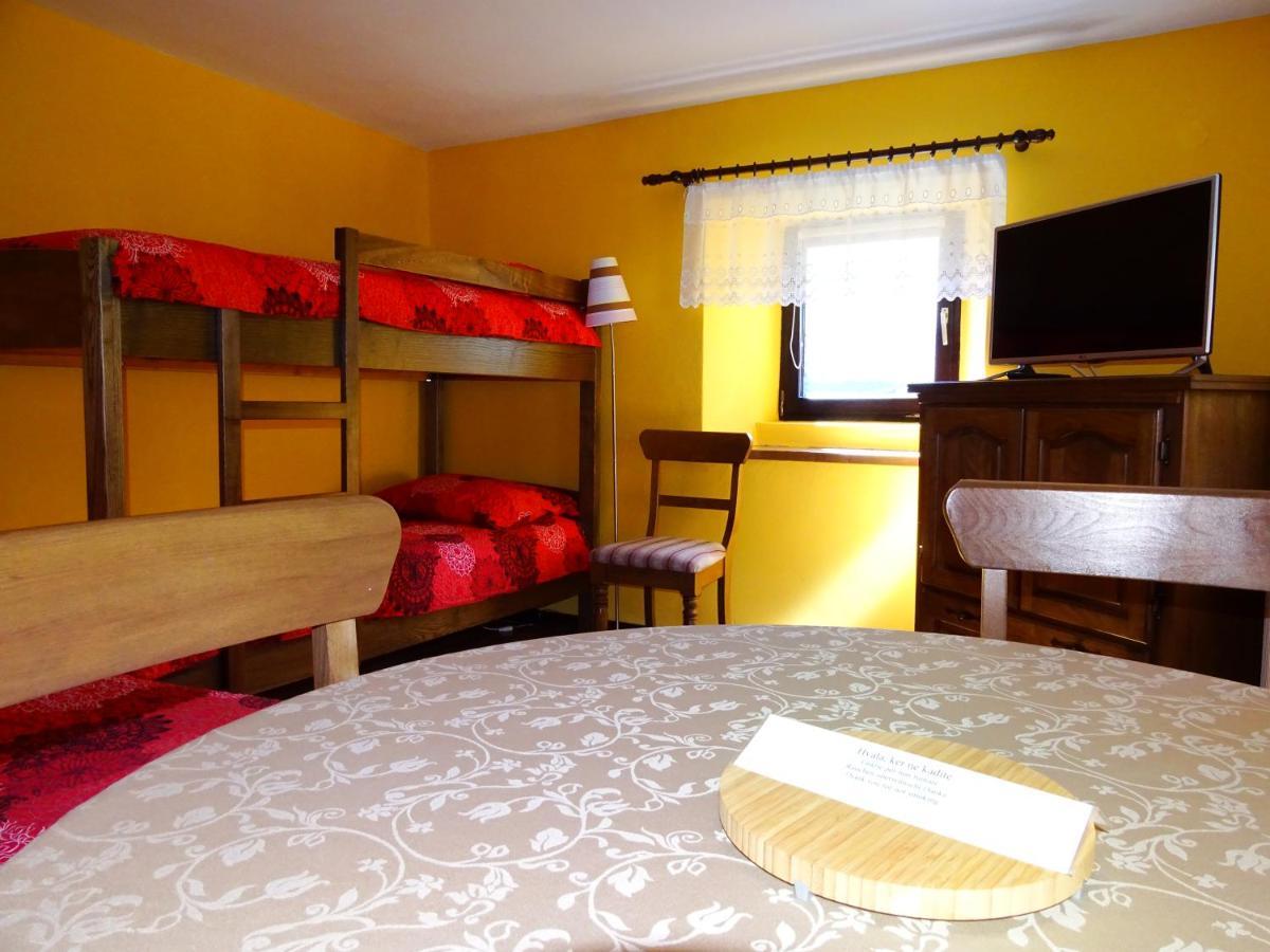 Apartmaji Pr-Gujlu Sela Nad Podmelcem 5220 Tolmin Podmelec Exterior photo