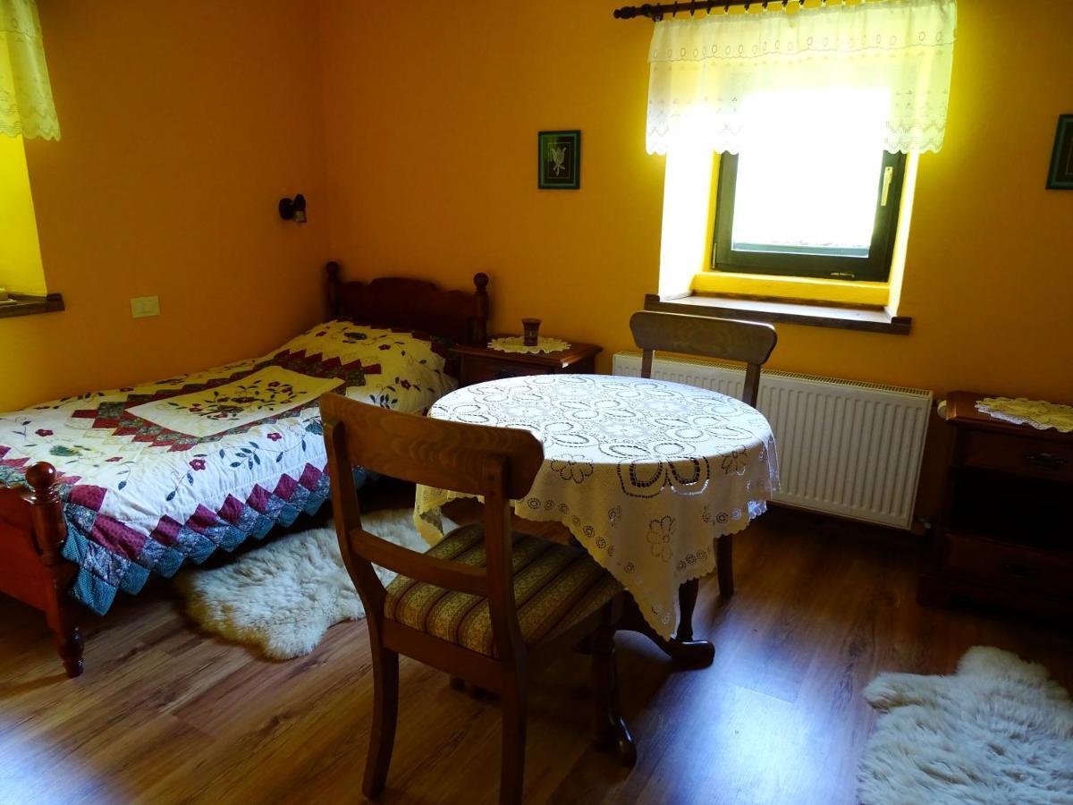 Apartmaji Pr-Gujlu Sela Nad Podmelcem 5220 Tolmin Podmelec Exterior photo