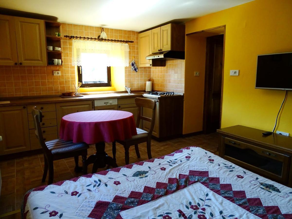 Apartmaji Pr-Gujlu Sela Nad Podmelcem 5220 Tolmin Podmelec Exterior photo