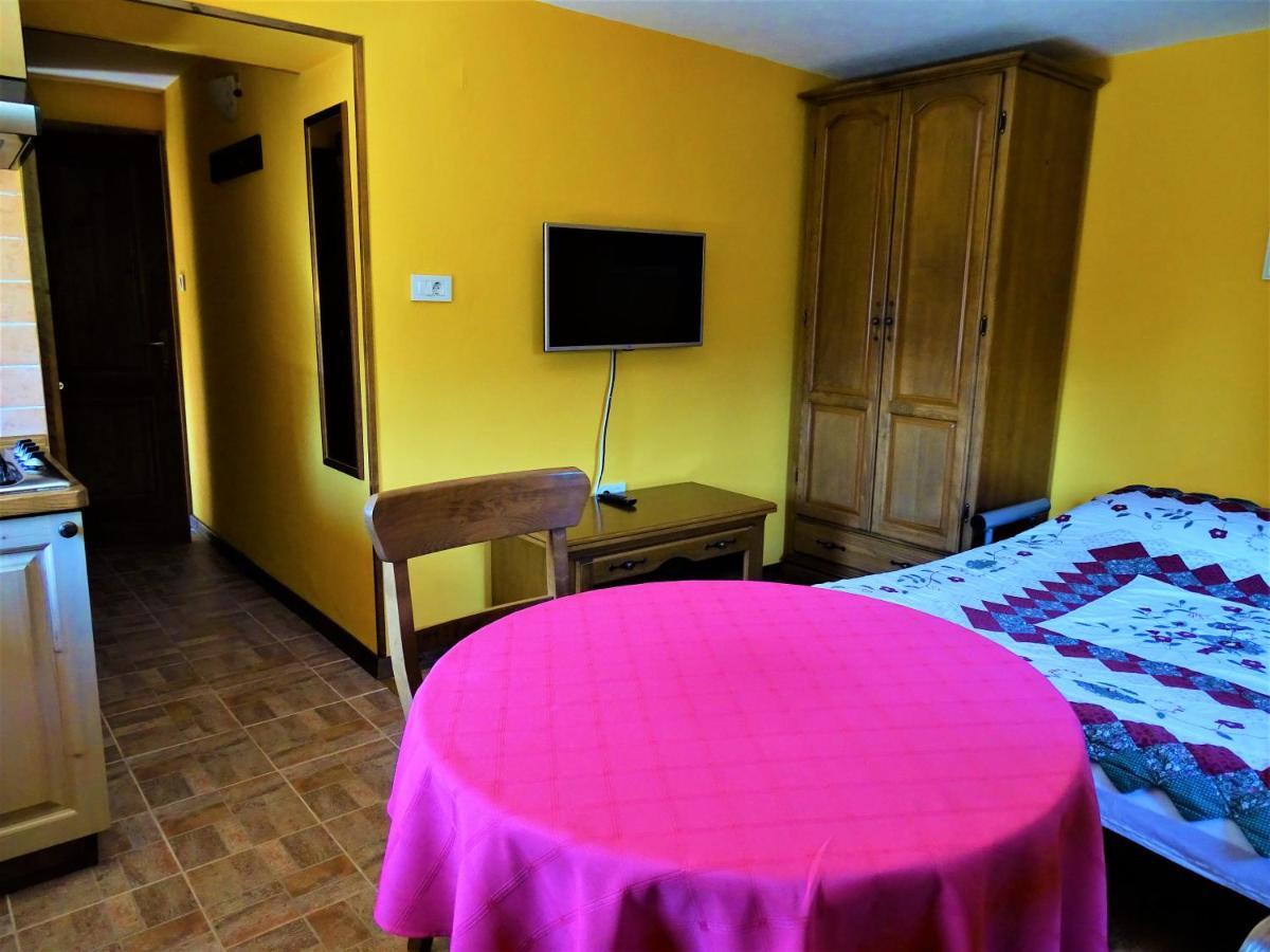 Apartmaji Pr-Gujlu Sela Nad Podmelcem 5220 Tolmin Podmelec Exterior photo