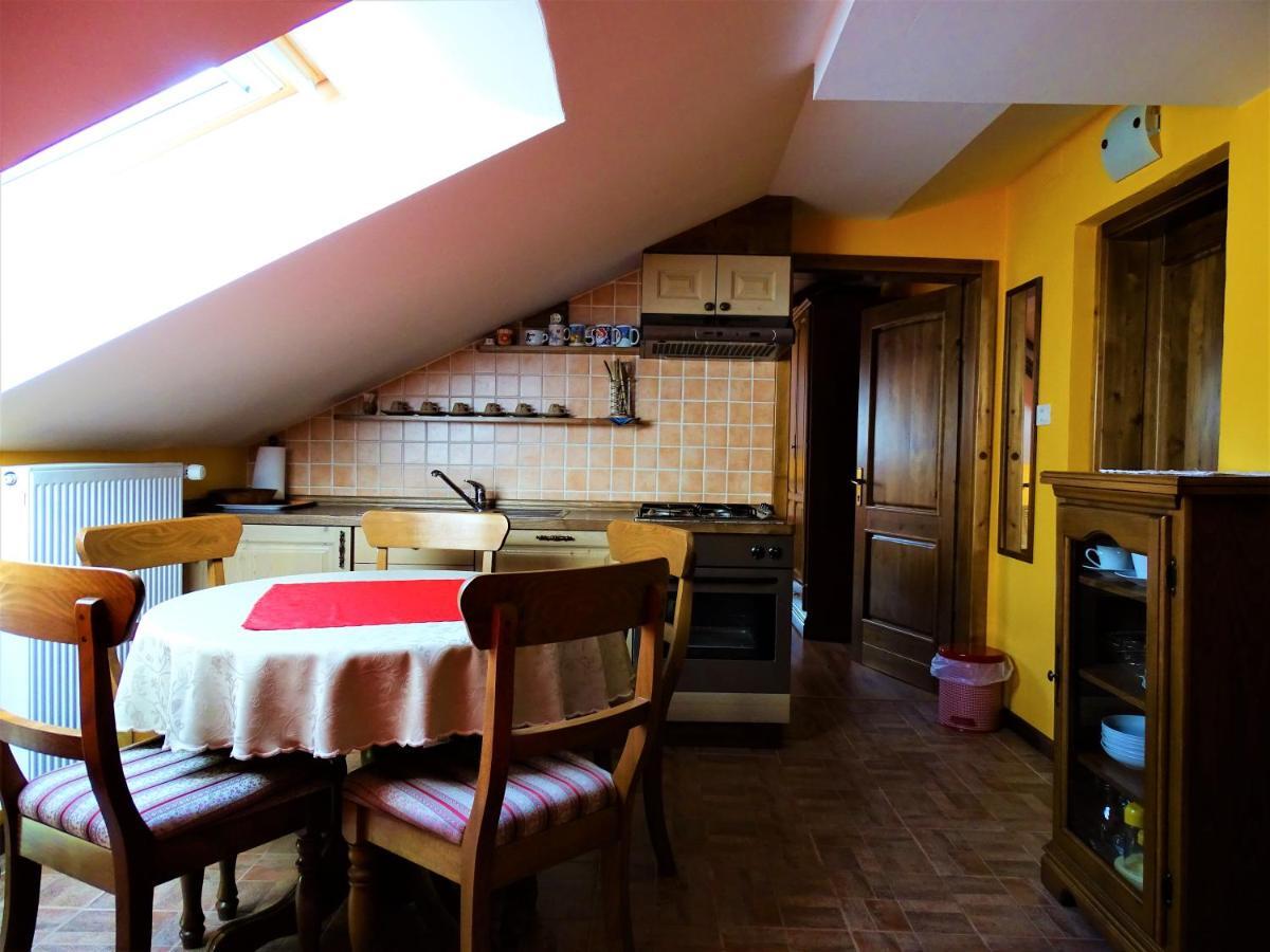 Apartmaji Pr-Gujlu Sela Nad Podmelcem 5220 Tolmin Podmelec Exterior photo